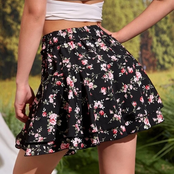 NWOT M FLORAL RUFFLE MINI SKIRT - Picture 5 of 6